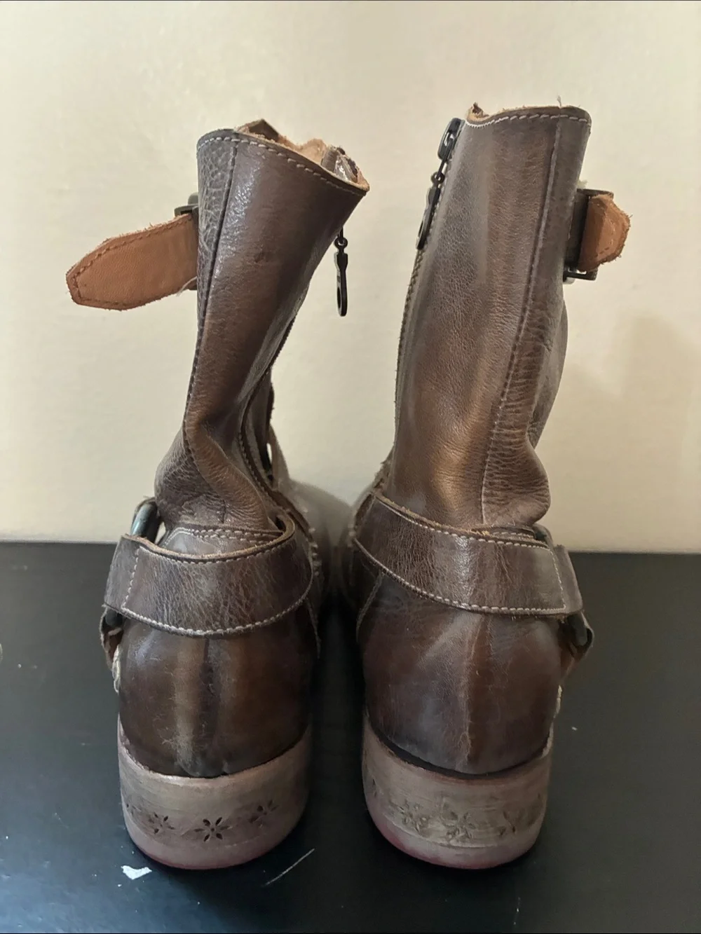 leather Bed Stu Yellowstone booties feature a harness strap size 6.5